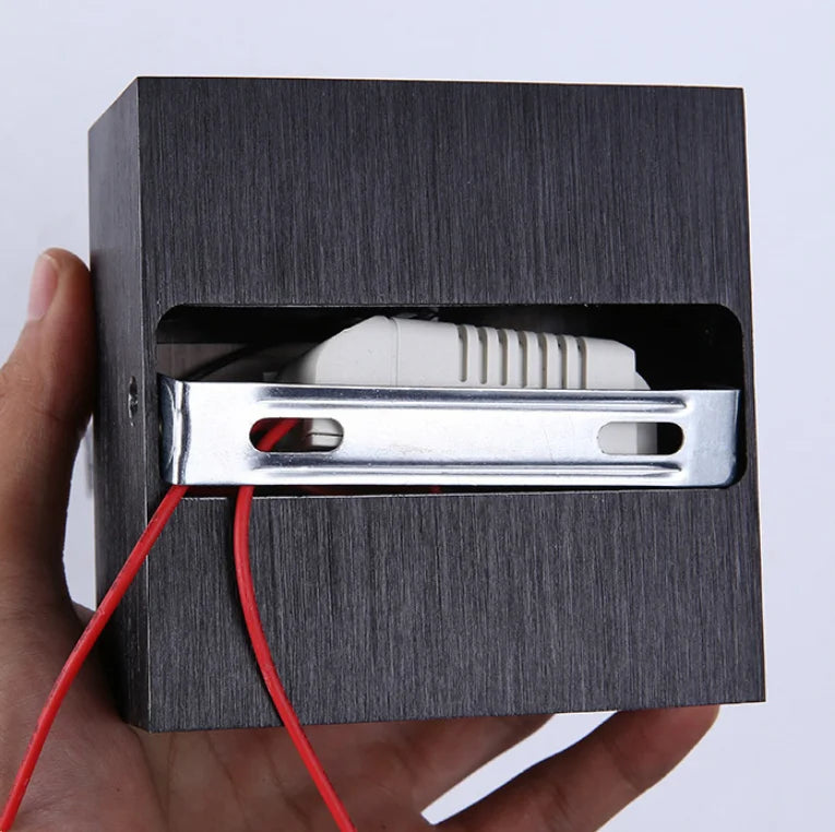 6W Modern LED Wall Lamp, Black & White Aluminum for Porch & Hotel